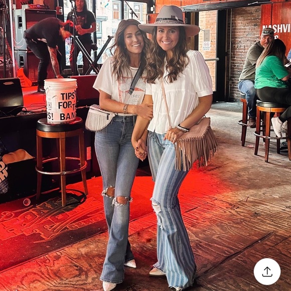 Hollister Flare Medium Distressed Jean - Picture 1 of 3